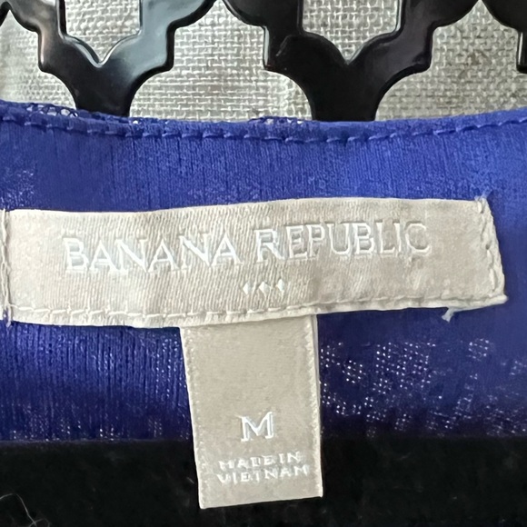 Beautiful Banana Republic Top - Picture 3 of 6